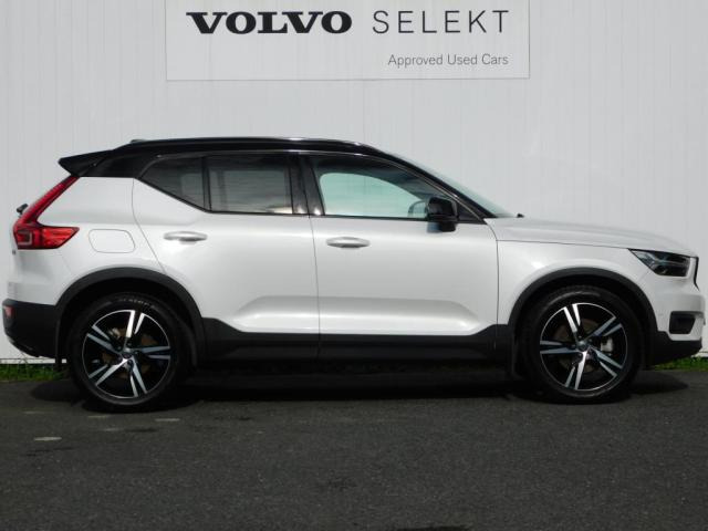 XC40B4 AWD Rデザイン 4WD