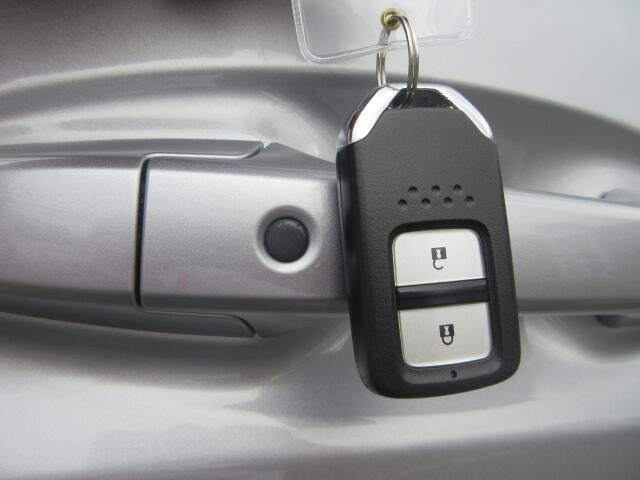 �L�[���|�P�b�g�ɓ��ꂽ�܂܂ł��G���W��ON/OFF�A�h�A�{��/�J���\���֗��ȃX�}�[�g�L�[�ł��B