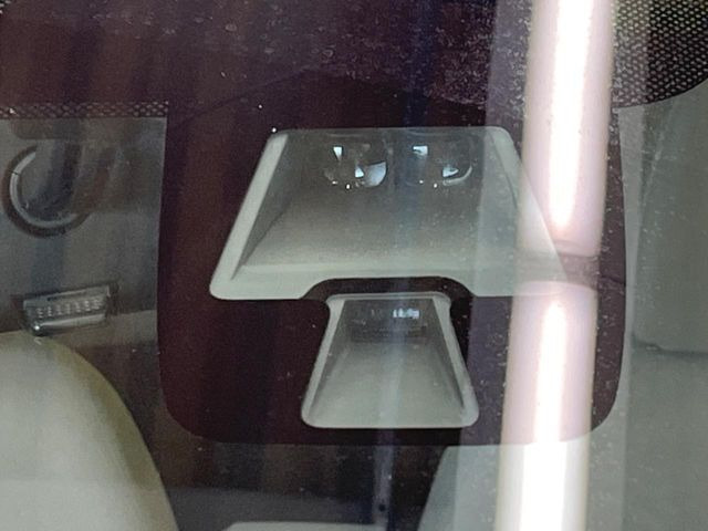 �y�G�}�[�W�F���V�[�u���[�L�z���s���ɑO���̎ԗ�����F�����A�Փ˂������Ȏ��͌x��ƃu���[�L�ŏՓˉ���Ɣ�Q�y�����A�V�X�g�B�����S�Ƀh���C�u�����y���݂��������܂��B