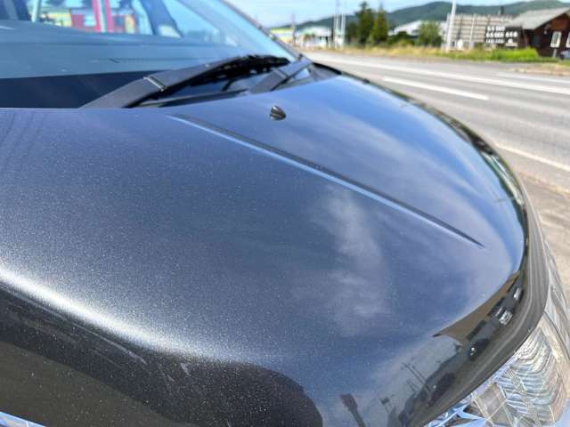 ボンネットも凹みありません。