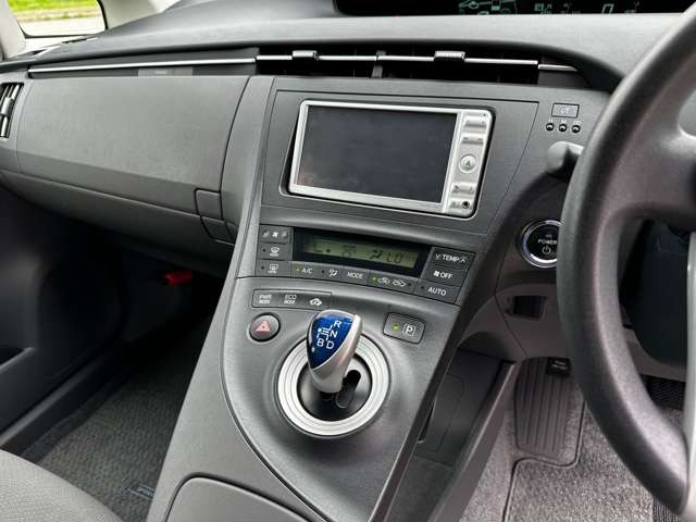 ���i�����ގ��ɑ��삷�郌�o�[�ł��B����̂��₷�����̂ɂȂ��Ă��܂��B���Ј�x�̊����Ă��������B