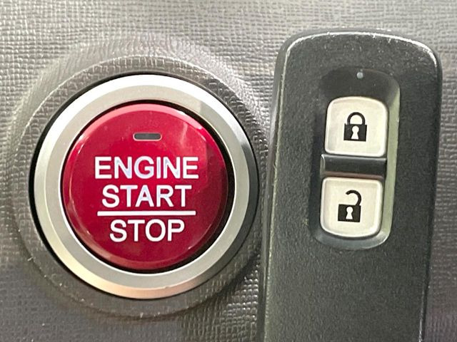 �yHonda�X�}�[�g�L�[�z�J�o����|�P�b�g�ɓ��ꂽ�܂܂ł��h�A�̎{���E�������\�ȃX�}�[�g�L�[�𑕔��B�G���W���̃I���E�I�t�����J�M�����o���K�v����������Ƃ��Ă��֗��ł���