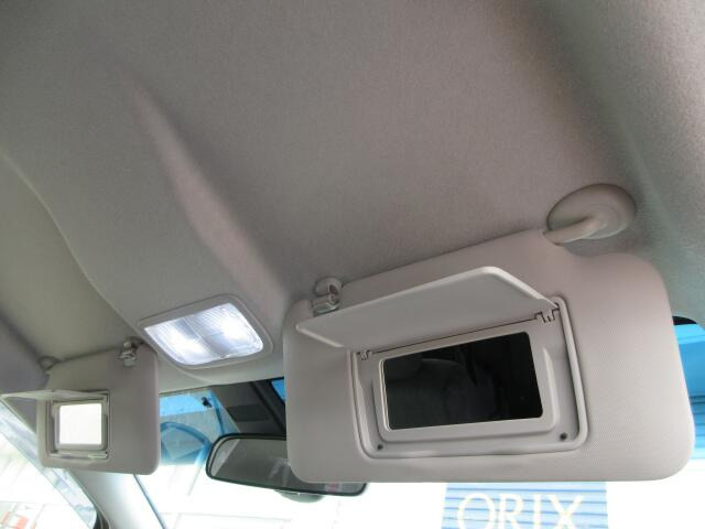 簡易的な身だしなみチェックが出来るバニティミラー付きです☆