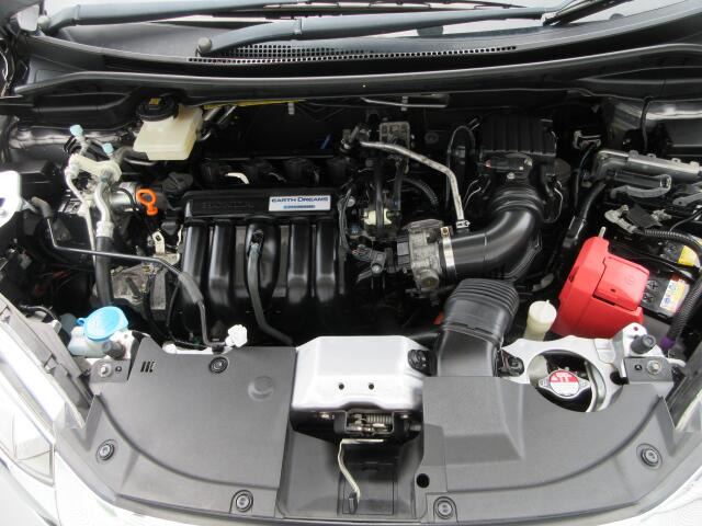 エンジンルームも綺麗に仕上がっております。 営業時間は10時〜18時まで、毎週水曜日が定休日となっております。お問い合わせをスタッフ一同、お待ちしております♪