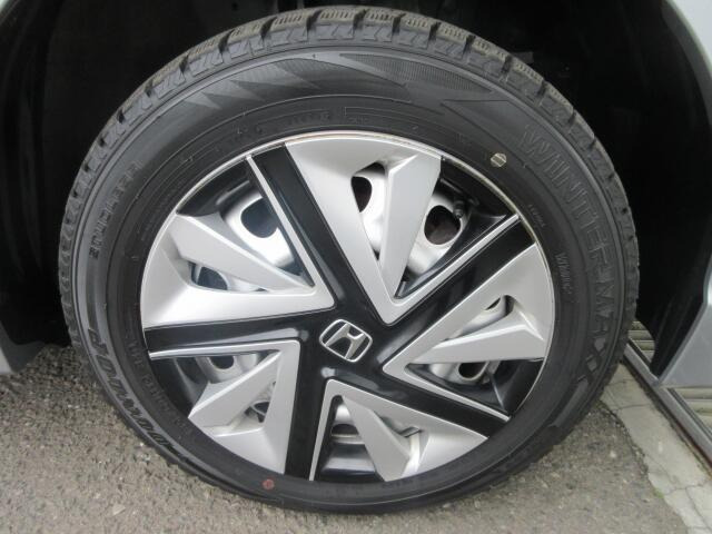 �X�^�b�h���X�^�C���𑕒����Ă���܂��B(�E�O�^�C��)