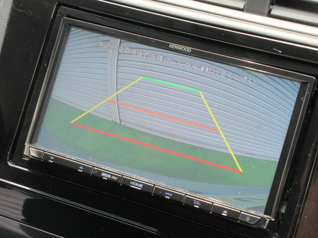 バックカメラも装備しています。気になる後ろの見通しや車庫入れにも大活躍!運転が困難な場所でもしっかりサポート!心強い味方のモニターです。【バックカメラ】付の車って1回乗るとクセになります。