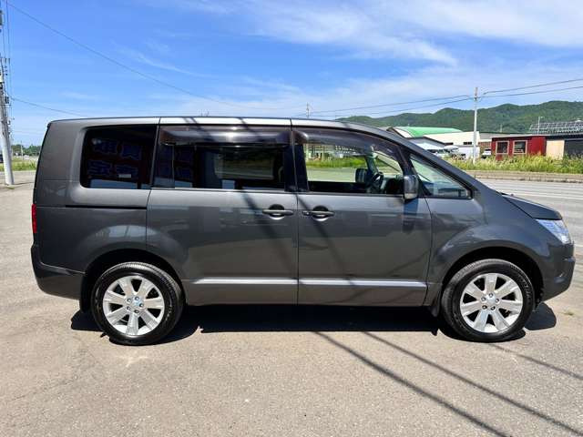 当社は運輸省認定工場を完備しております!車検・点検はもちろん、板金・修理等もご相談ください!腕の良いベテランのメカニックがあなたの愛車を丁寧にメンテナンスさせて頂きます!0157-66-5555