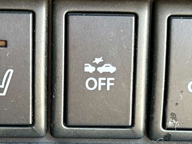 【衝突軽減装置】走行中に前方の車両等を認識し、衝突しそうな時は警報とブレーキで衝突回避と被害軽減をアシスト。より安全にドライブをお楽しみいただけます。