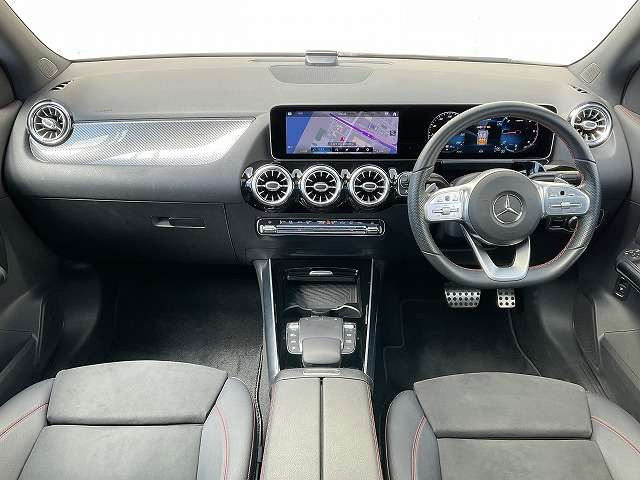 GLAクラスGLA200d 4マチック AMGライン 4WD