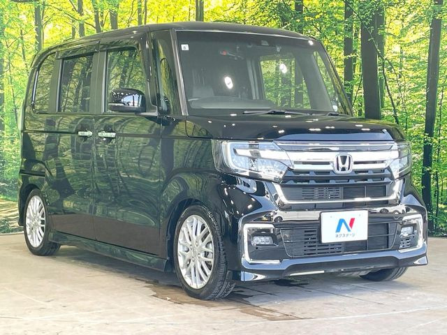 大好評のボディコーティング「弾スプラッシュコート」もご納車までに施工可能。通常のガラスコートと異なる、耐久年数6年の無機質ガラスコーティングが、ボディをキレイな状態に保ってくれます。