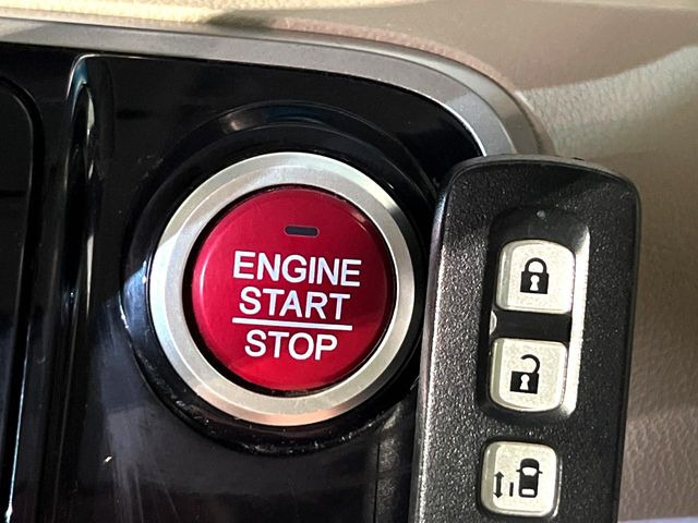 �yHonda�X�}�[�g�L�[�z�J�o����|�P�b�g�ɓ��ꂽ�܂܂ł��h�A�̎{���E�������\�ȃX�}�[�g�L�[�𑕔��B�G���W���̃I���E�I�t�����J�M�����o���K�v����������Ƃ��Ă��֗��ł���