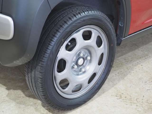 タイヤのホイールの細かいところまでキレイいにしてからお渡しします!