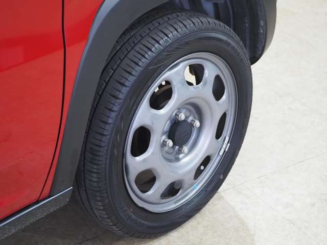 タイヤのホイールの細かいところまでキレイいにしてからお渡しします!