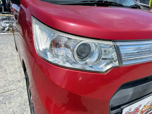 【HIDヘッドライト】従来のハロゲンヘッドライトよりも明るく白く広範囲を照らすヘッドライトです!安全運転を手助けしてくれます。