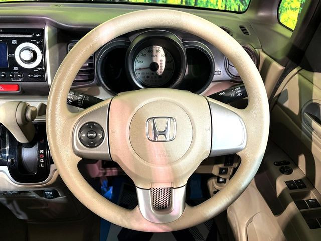 �y�X�e�A�����O�X�C�b�`�z�^�]���A�O������ڐ������炷���ƂȂ��A�I�[�f�B�I���̑��삪�\�ȕ֗��@�\!���S&���K�ȃh���C�u�����o���Ă���܂���