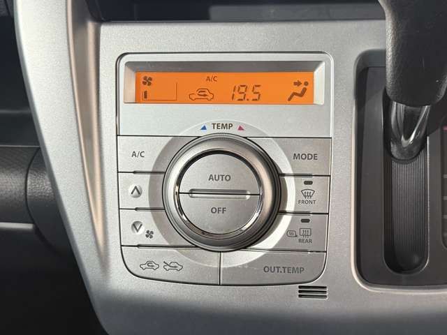 納車前には全車専用機械でクリーニングおこなっています!隅々までキレイに仕上げてからお渡しします!