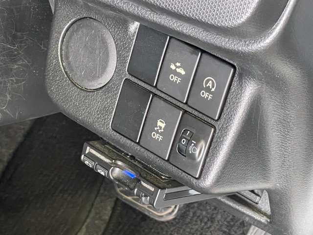 ���D�݂̃I�v�V�����𑕒����Č�[�Ԃ��邱�Ƃ��\�ł��B�i�r�E�o�b�N�J�����EETC�E��ȃt���b�v�_�E�����j�^�[�E�R�[�e�B���O�E�V�[�g�J�o�[�E�h���C�u���R�[�_�[�E�G���W���X�^�[�^�[ �ȂǂȂǎ戵����!