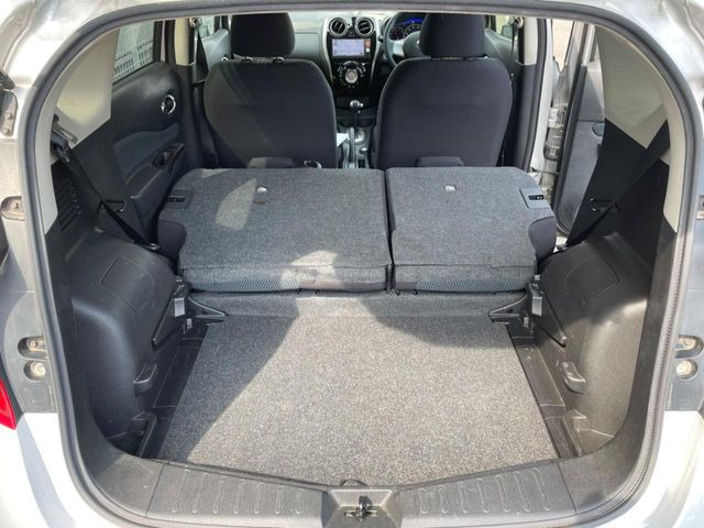 ���i�̂���������ʋ΁A���}���ɏ\���ȉ׎��X�y�[�X���m�ۂ��Ă���܂��B�Z�J���h�V�[�g��|���ƁA�傫�ȉו��̐ύڂ��\�ł���