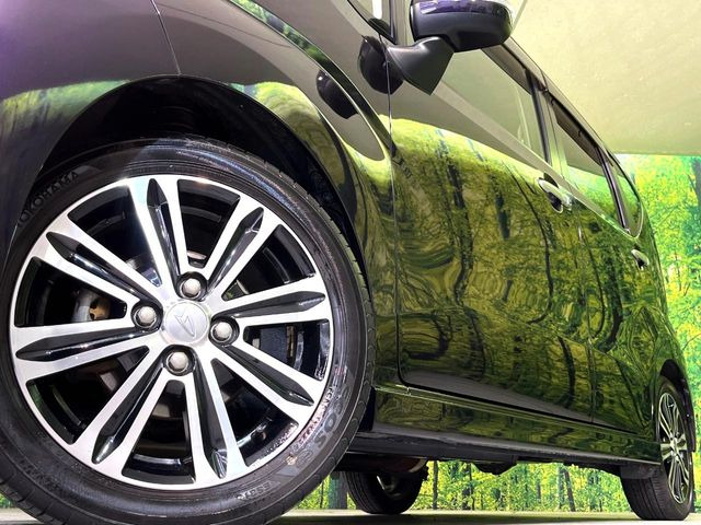 【純正15インチアルミホイール】外観にマッチした純正アルミホイールを装着しております。各種社外アルミホイールや、スタッドレスタイヤも取扱いしております。是非ご相談ください♪