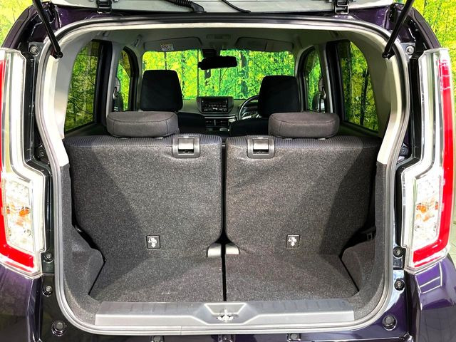 積み下ろしのしやすいデッキにはたっぷりと荷物を積み込んでいただけます。遊びから仕事まで、様々なシーンで頼れます♪