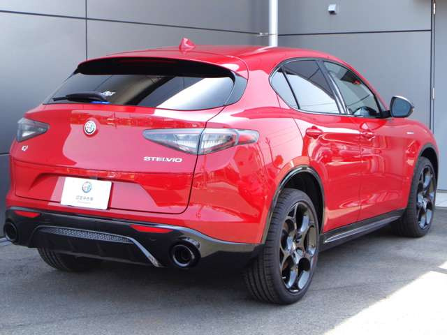 ステルヴィオ2.0 ターボ Q4 ヴェローチェ 4WD