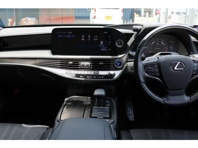 LS500h バージョンL 4WD