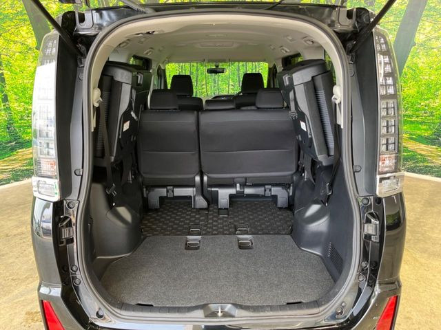 ���i�̂���������ʋ΁A���}���ɏ\���ȉ׎��X�y�[�X���m�ۂ��Ă���܂��B3��ڃV�[�g���グ��ƁA�傫�ȉו��̐ύڂ��\�ł���