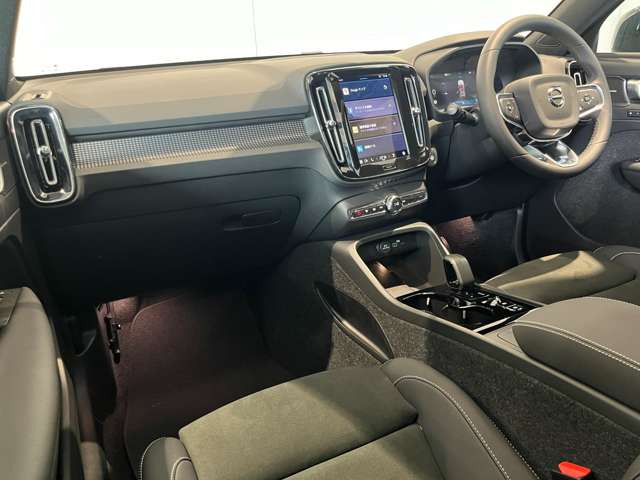 XC40ウルトラ B4 AWD ダークエディション 4WD