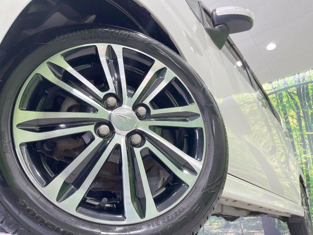 【純正15インチアルミホイール】外観にマッチした純正アルミホイールを装着しております。各種社外アルミホイールや、スタッドレスタイヤも取扱いしております。是非ご相談ください♪
