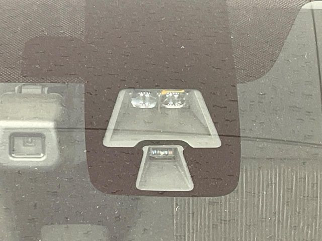 �y�C���e���W�F���g�G�}�[�W�F���V�[�u���[�L�z�t�����g�J�����őO���̎ԗ�����s�҂����m�B�Փ˂������Ȏ��͏Փ˔�Q�y���u���[�L���쓮�A�Փˉ�����T�|�[�g�B�����S�Ƀh���C�u�����y���݂��������܂��B