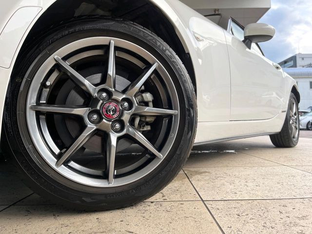 【純正16インチアルミホイール】外観にマッチした純正アルミホイールを装着しております。各種社外アルミホイールや、スタッドレスタイヤも取扱いしております。是非ご相談ください♪