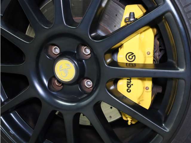 アバルト595コンペティツィオーネ パフォーマンス パッケージ II