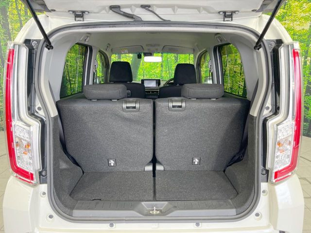 普段のお買い物や通勤、送迎等に十分な荷室スペースを確保しております。セカンドシートを倒すと、大きな荷物の積載も可能です♪