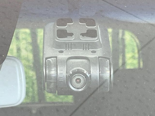 【ドライブレコーダー】安心・安全なカーライフに必須のドライブレコーダーを装備!走行中はもちろん、あおり運転や事故に遭遇した際の状況も映像で記録し、万一のリスクに備えます。