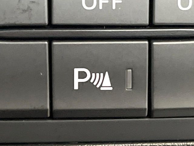 【クリアランスソナー】バンパーに付いたセンサーが障害物を検知!一定の距離に近づくとアラートで教えてくれます♪狭い駐車スペースや車庫入れ時も安心ですね☆