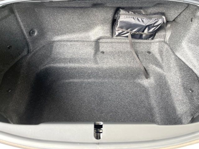 普段のお買い物や通勤、送迎等に十分な荷室スペースを確保しております。