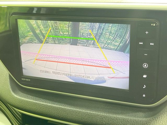 【バックカメラ】駐車時に後方がリアルタイム映像で確認できます。大型商業施設や立体駐車場での駐車時や、夜間のバック時に大活躍!運転スキルに関わらず、今や必須となった装備のひとつです!