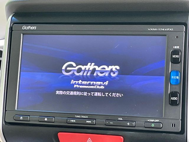 【純正ナビ】人気の純正ナビを装備しております。ナビの使いやすさはもちろん、オーディオ機能も充実!キャンプや旅行はもちろん、通勤や買い物など普段のドライブも楽しくなるはず♪