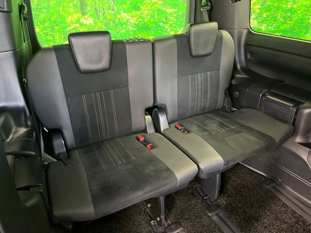 3列目シートはもちろん状態良好☆大人でもゆったりと座って頂けますので、大人数でのお出かけもラクラクです♪ご家族で、気の知れた仲間で、ドライブに行くのが楽しみですね♪