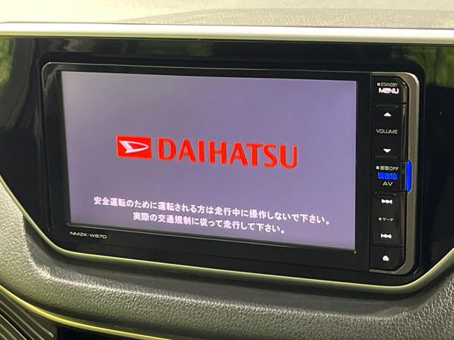 【純正ナビ】人気の純正ナビを装備しております。ナビの使いやすさはもちろん、オーディオ機能も充実!キャンプや旅行はもちろん、通勤や買い物など普段のドライブも楽しくなるはず♪