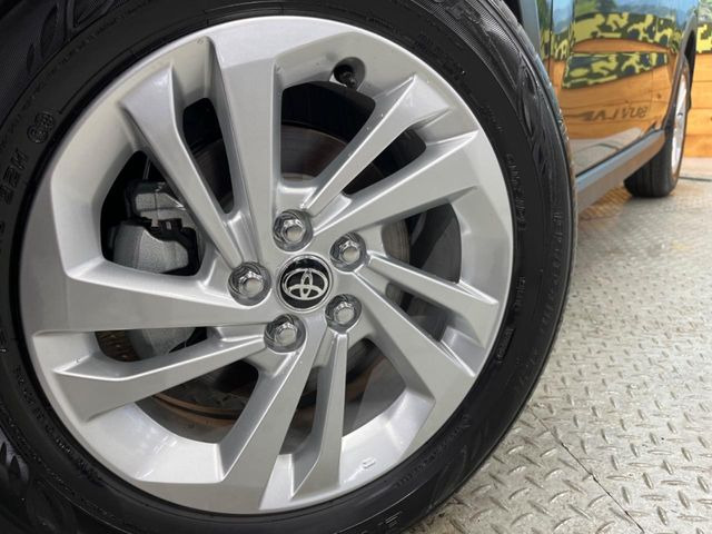 �y����16�C���`�A���~�z�C�[���z�O�ςɃ}�b�`���������A���~�z�C�[���𑕒����Ă���܂��B�e��ЊO�A���~�z�C�[����A�X�^�b�h���X�^�C�����戵�����Ă���܂��B���񂲑��k����������