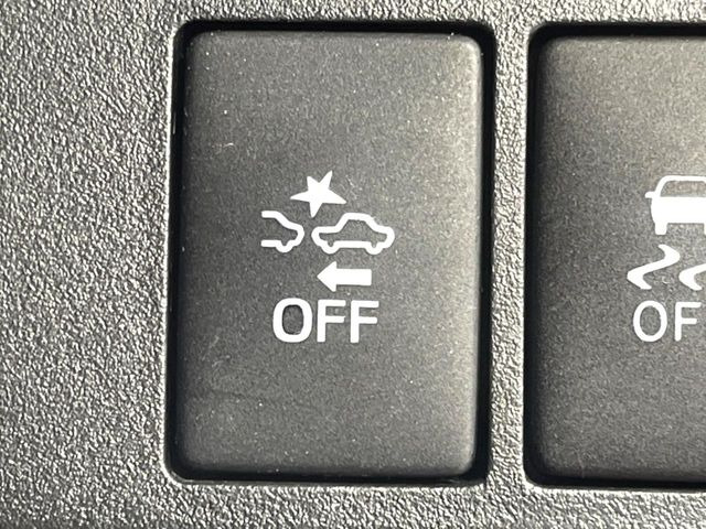 【スマートアシスト】走行中に前方の車両等を認識し、衝突しそうな時は警報とブレーキで衝突回避と被害軽減をアシスト。より安全にドライブをお楽しみいただけます。