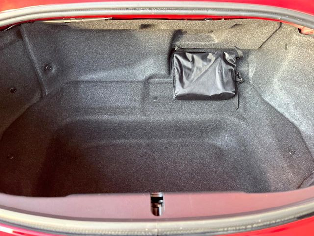 普段のお買い物や通勤、送迎等に十分な荷室スペースを確保しております。