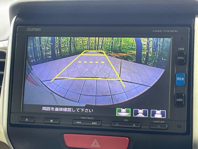 【バックカメラ】駐車時に後方がリアルタイム映像で確認できます。大型商業施設や立体駐車場での駐車時や、夜間のバック時に大活躍!運転スキルに関わらず、今や必須となった装備のひとつです!