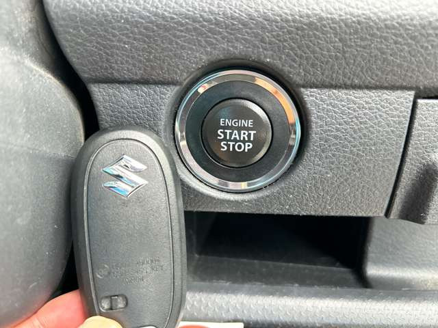 【スマートキー&プッシュスタートシステム】カバンやポケットに入れたままドアの開閉ができ、ワンタッチで楽々エンジンをかけられます♪