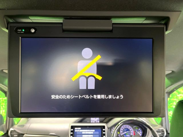 【フリップダウンモニター】大画面モニターで後席でもエンタメをお楽しみいただけます。小さなお子様にも大人気の装備です♪