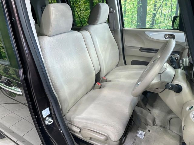 運転席シート廻りは使用感も少なく、良好な状態となっています。丁寧に使われていたことがよくわかりますね。