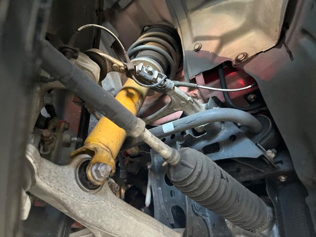 お車を安心してお乗りいただく為には、足回りの定期点検が欠かせません。サービスサポート(有償保証)では無料点検もご提供しており、安心のカーライフをお過ごしいただけるサポート体制が整っています。