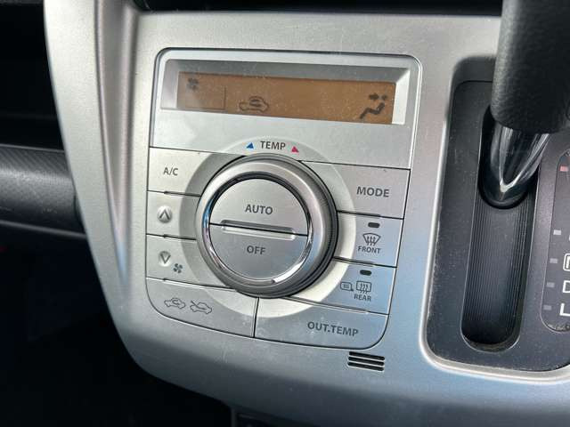 必需品のエアコン付き♪温度調節も簡単操作となっております!