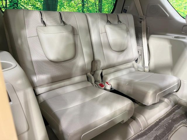 3列目シートはもちろん状態良好☆大人でもゆったりと座って頂けますので、大人数でのお出かけもラクラクです♪ご家族で、気の知れた仲間で、ドライブに行くのが楽しみですね♪